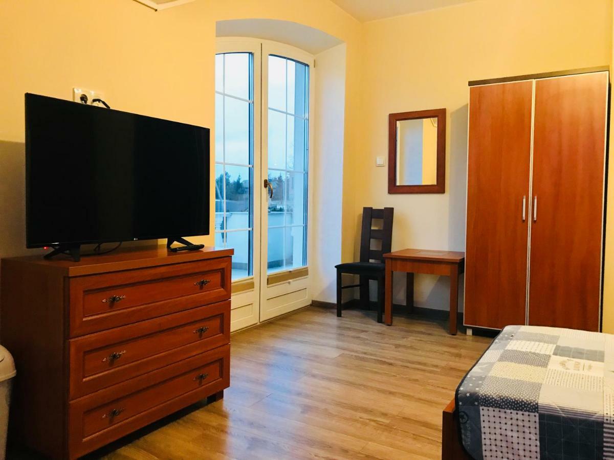 Appartement Pensjonat Nad Struga à Stryków Extérieur photo